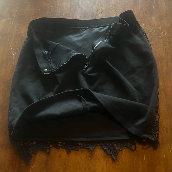 NWT American Eagle Women’s Pencil Skirt / Size 2/ Black Floral Crochet - Picture 16 of 16